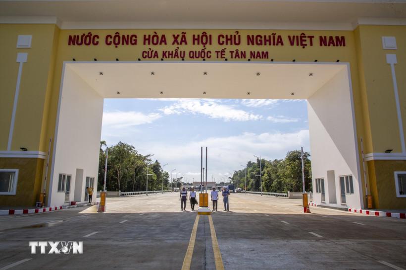 Hoàn thiện Cửa khẩu Tân Nam, tạo cú hích thương mại-logistics vùng biên