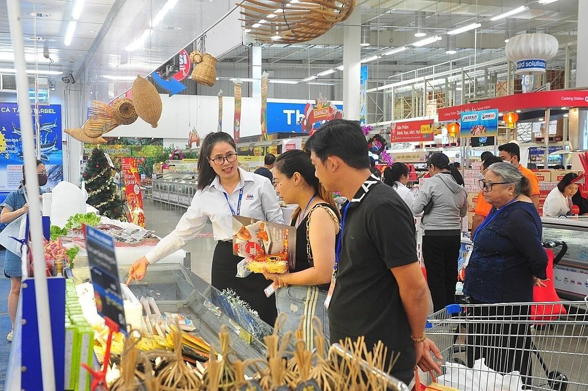 bao-ve-nguoi-tieu-dung-doanh-nghiep-ban-le-vao-cuoc-manh-me