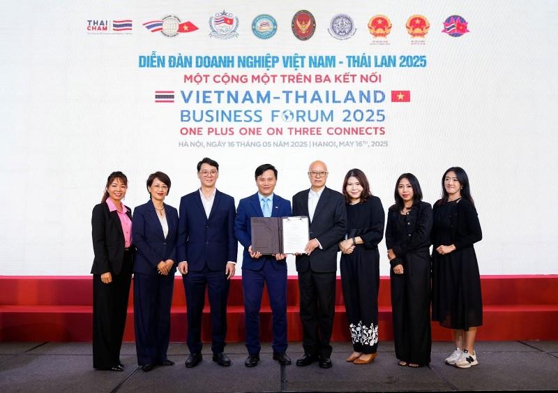 fpt-bat-tay-voi-hai-ong-lon-cong-nghe-thai-lan-thuc-day-chuyen-doi-so-nganh-tai-chinh-ban-le