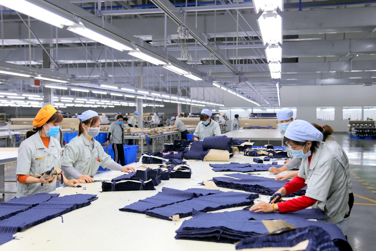 Hàng Việt đắt hơn đồ Trung Quốc, cách nào để chen chân vào chuỗi toàn cầu?