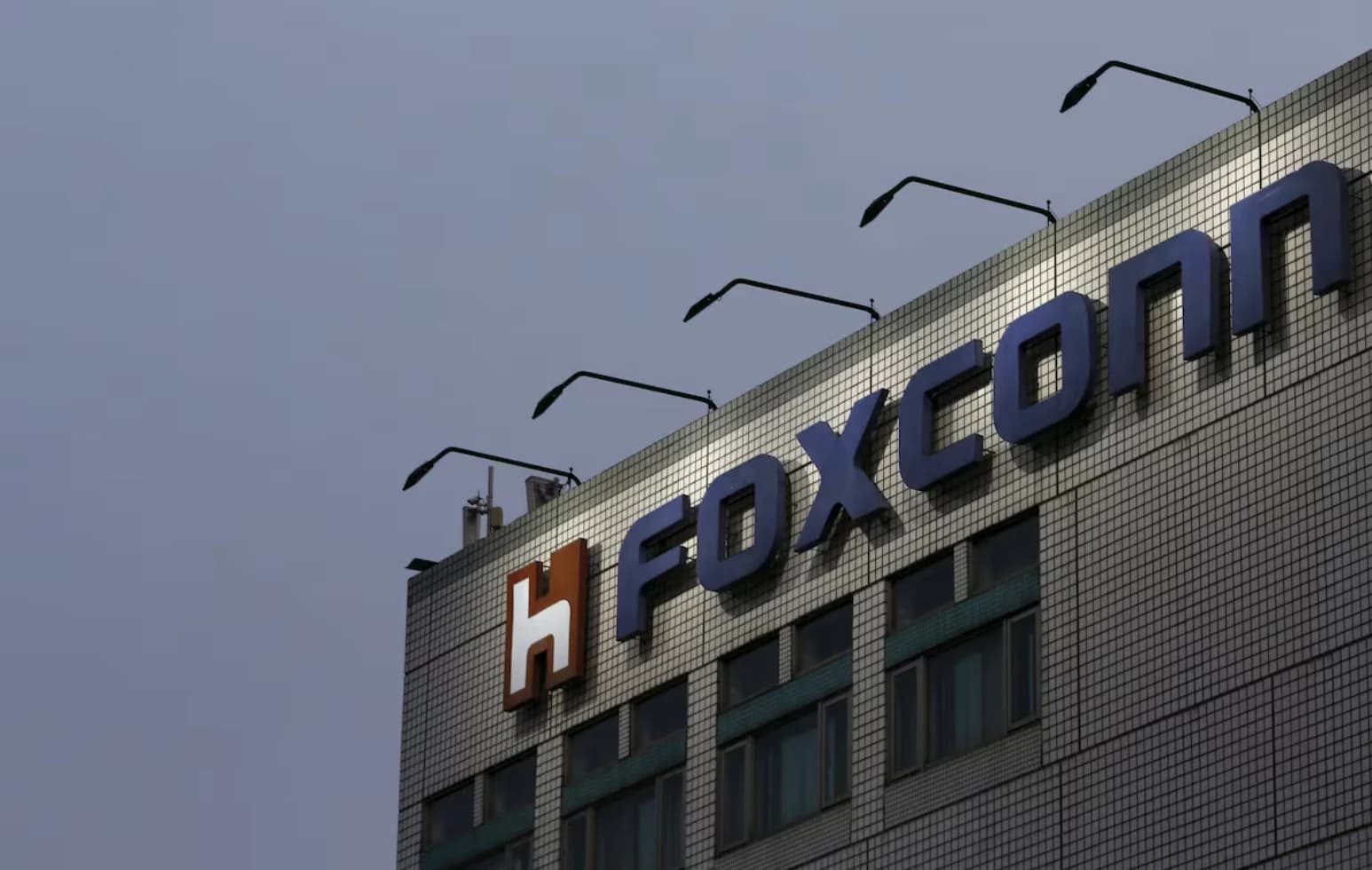 foxconn-suy-giam-loi-nhuan-du-doanh-thu-tang-manh-nho-lan-song-dau-tu-ai