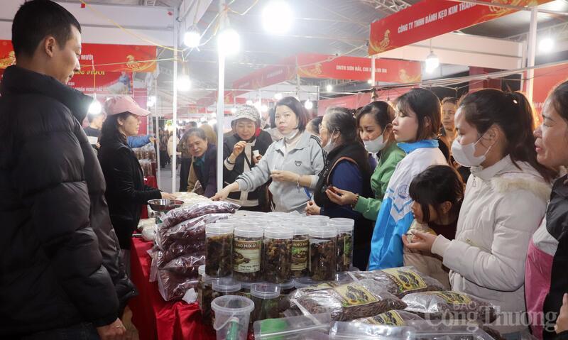 Hàng Việt lan tỏa về ngoại thành, giữ ổn định thị trường tết Bính Ngọ