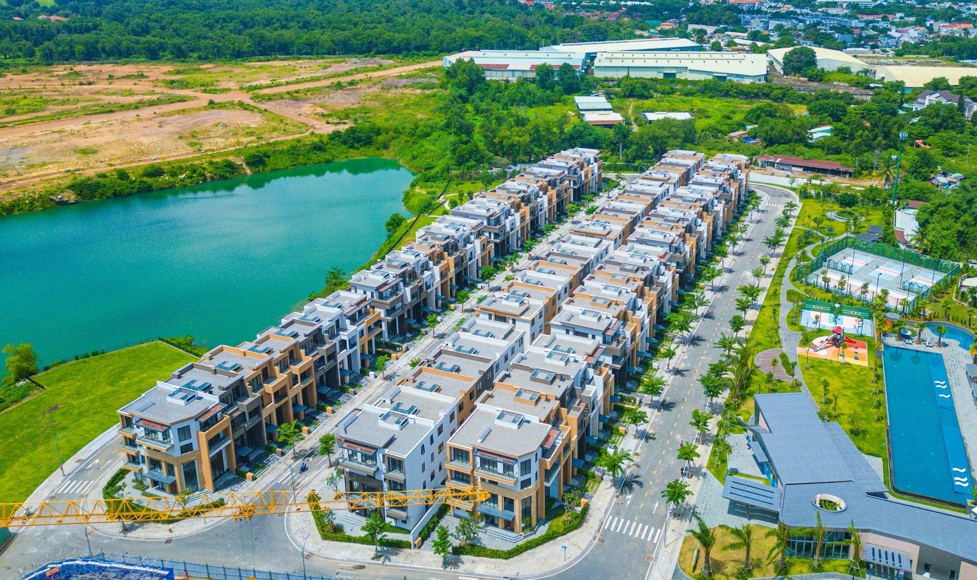 Thị trường bất động sản 6 tháng: Thanh khoản chông chênh