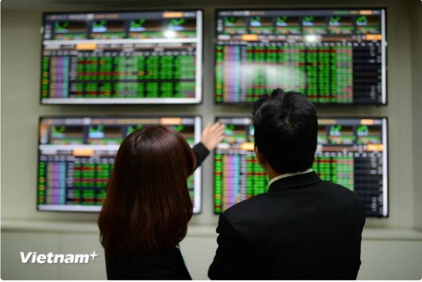 thi-truong-giu-duoc-sac-xanh-luc-ban-kim-ham-da-hung-phan