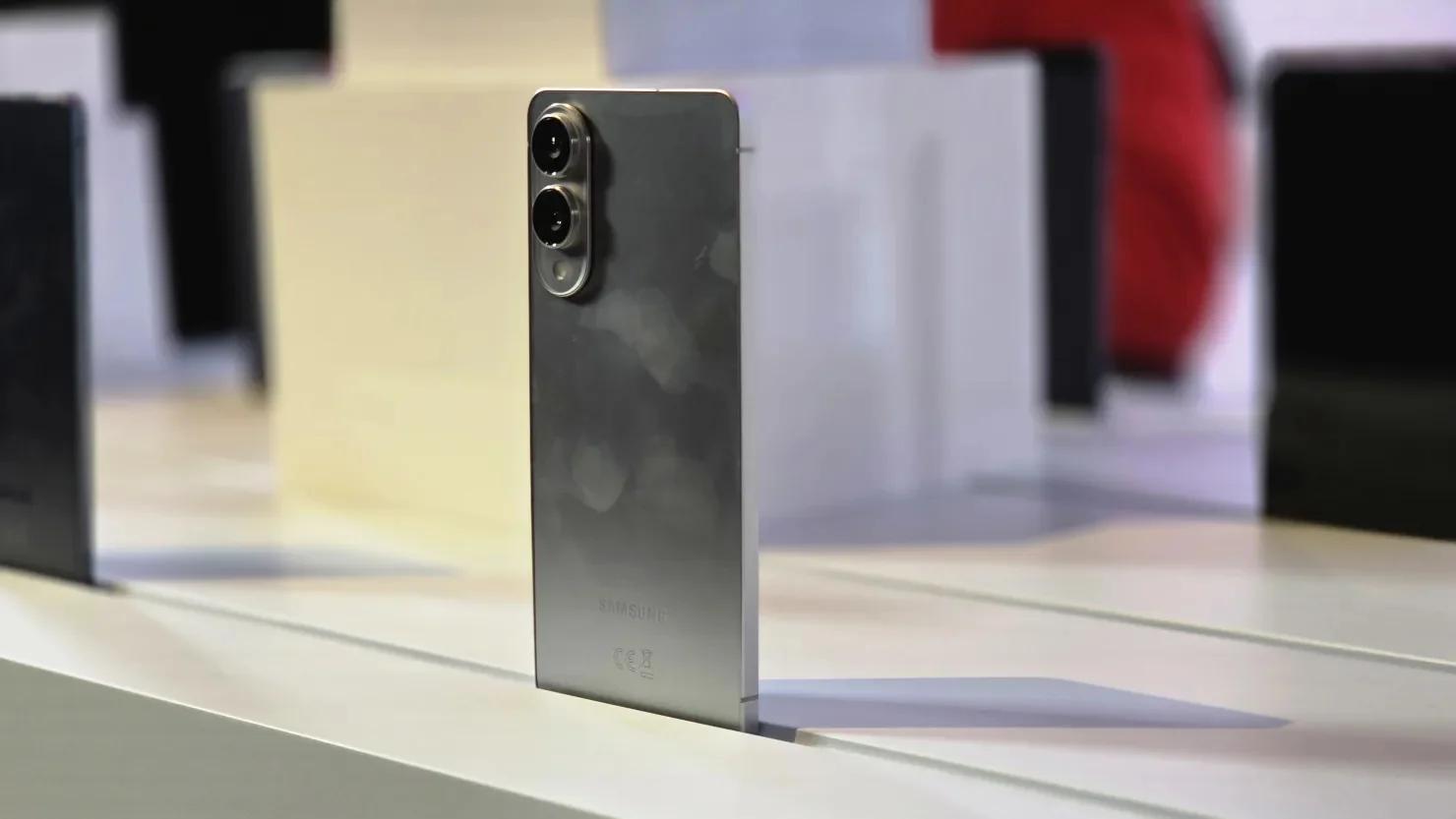 samsung-ra-mat-s25-edge-sieu-mong-thach-thuc-apple