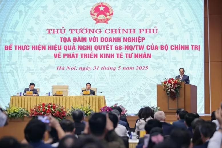 thu-tuong-cung-hon-1000-doanh-nghiep-ban-thao-go-diem-nghen-tiep-suc-kinh-te-tu-nhan-but-pha