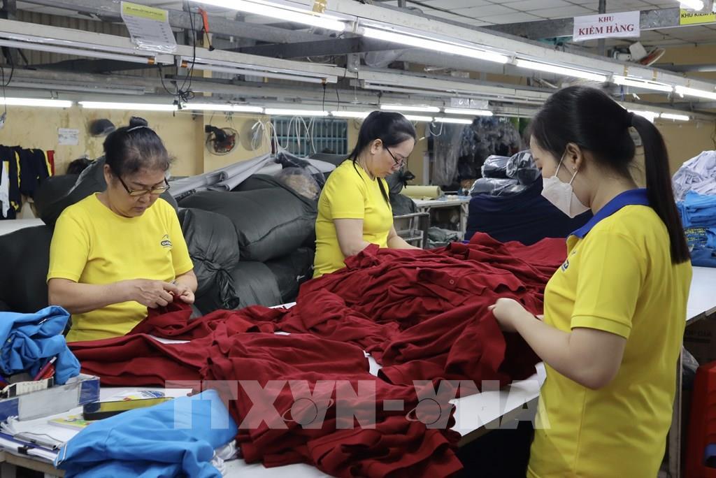 chien-luoc-thi-truong-vuot-rao-can-thuong-mai-moi