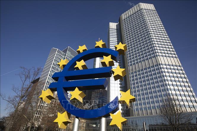ECB cắt giảm lãi suất