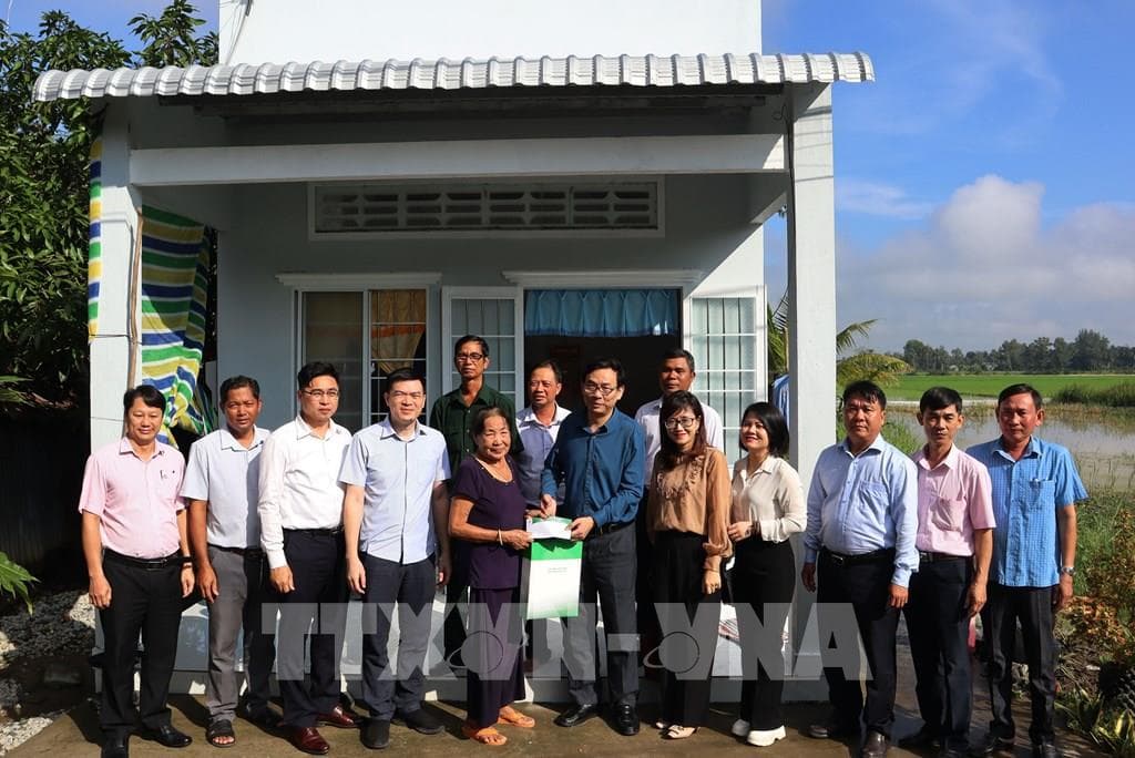 “Bệ đỡ” cho người dân thoát nghèo bền vững