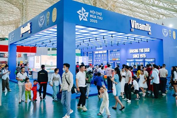 Vinamilk lan tỏa giá trị thương hiệu Việt tại Hội chợ Mùa Thu 2025