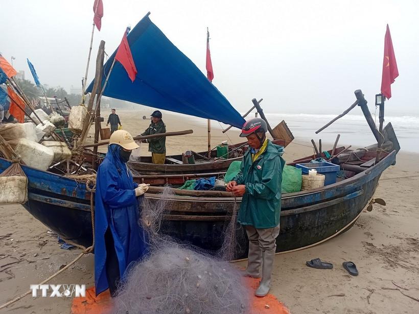 Ngư dân Thanh Hóa tấp nập ra khơi những ngày đầu năm mới