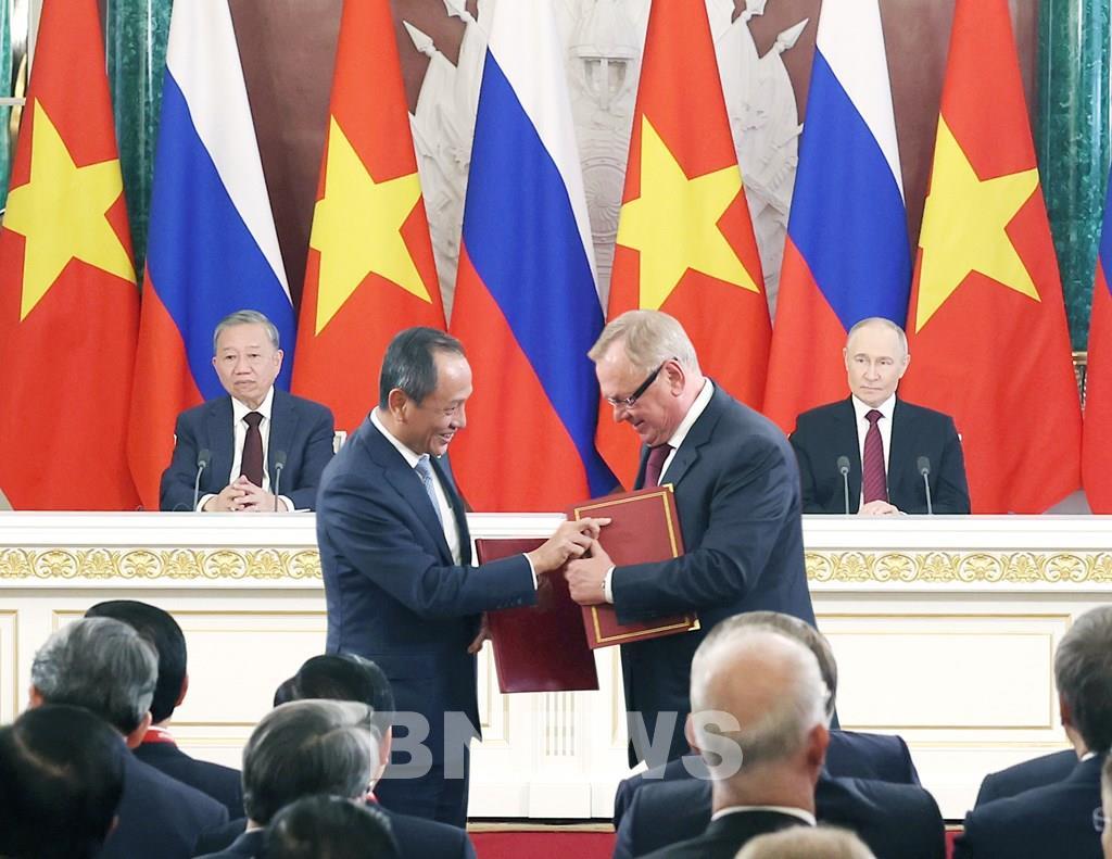 vietnam-airlines-ky-hop-tac-voi-ngan-hang-ngoai-thuong-nga