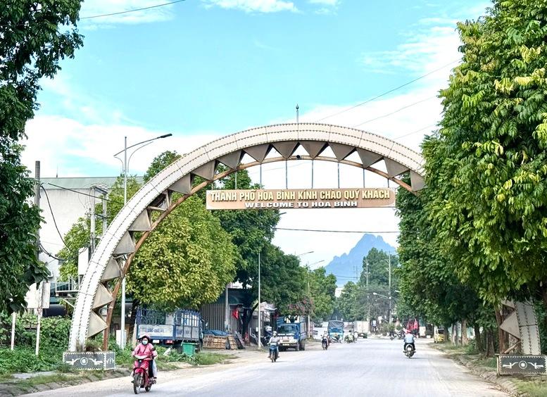 hoa-binh-day-manh-quan-he-ngoai-giao-hop-tac-kinh-te-de-thu-hut-dau-tu