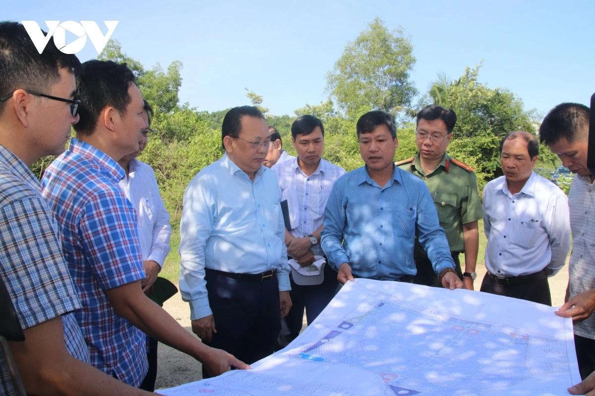 nhieu-ong-lon-do-tien-vao-ha-tang-khu-cong-nghiep-o-mien-trung