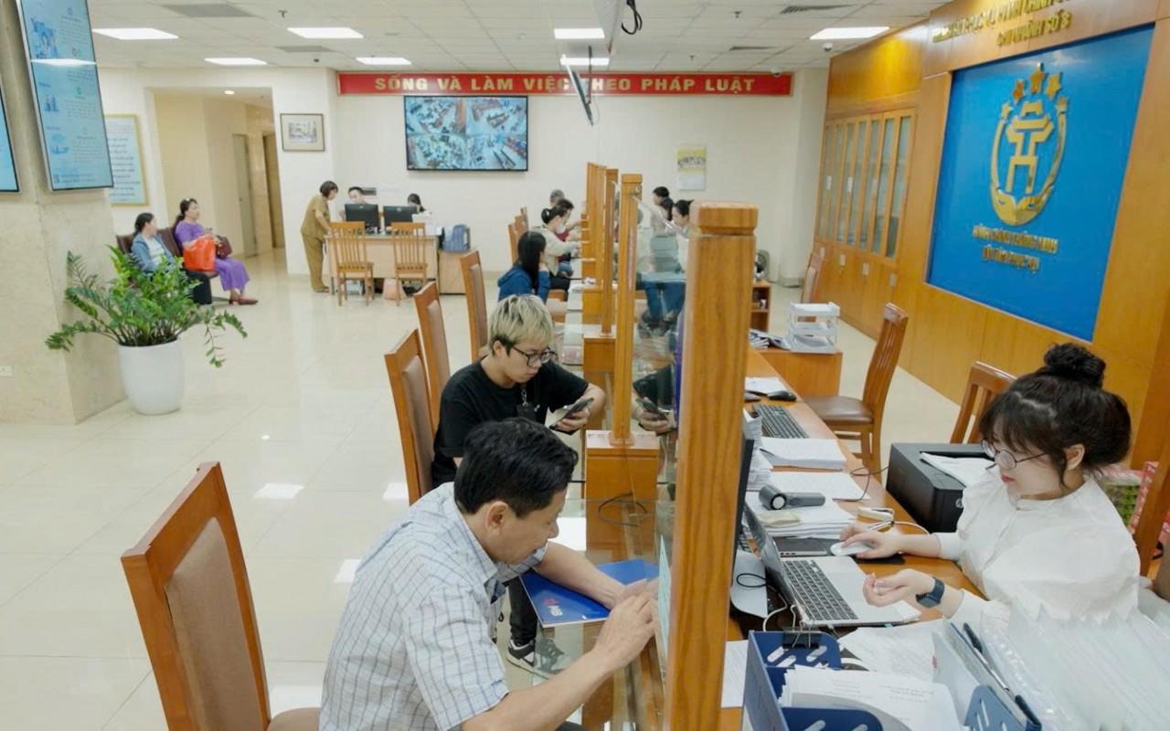 Hà Nội yêu cầu tiếp nhận tối thiểu 60% hồ sơ thủ tục hành chính theo hình thức trực tuyến