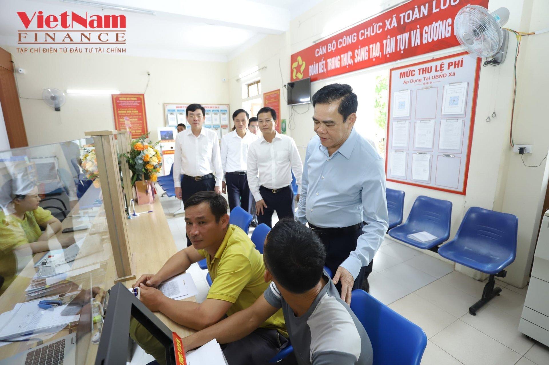 chuyen-doi-so-de-chinh-quyen-gan-dan-va-dan-gan-chinh-quyen
