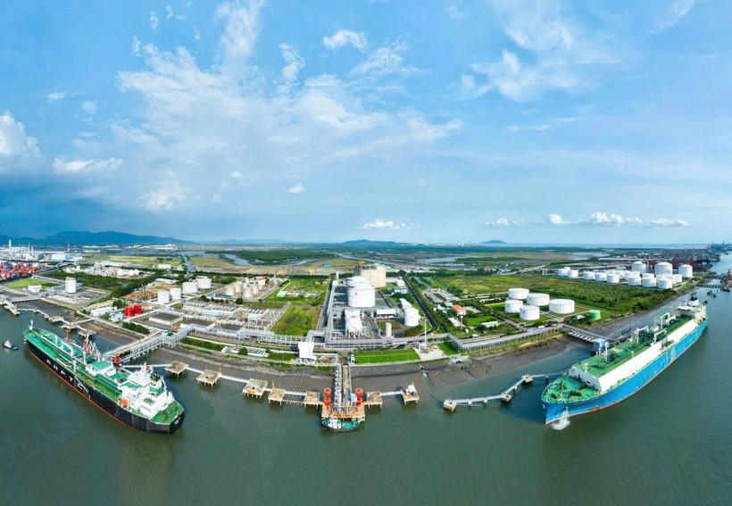 petrovietnam-tu-tru-cot-nang-luong-den-diem-tua-cong-dong