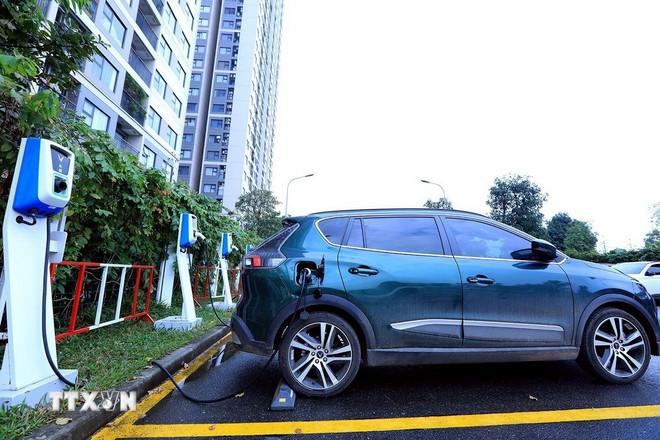 de-xuat-2-phuong-an-mien-giam-le-phi-truoc-ba-doi-voi-oto-dien