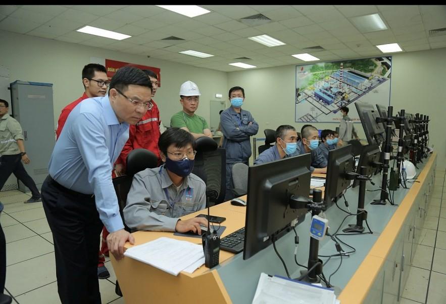 petrovietnam-mot-doi-ngu-mot-muc-tieu-cho-ngon-lua-nang-luong-quoc-gia-luon-ruc-sang