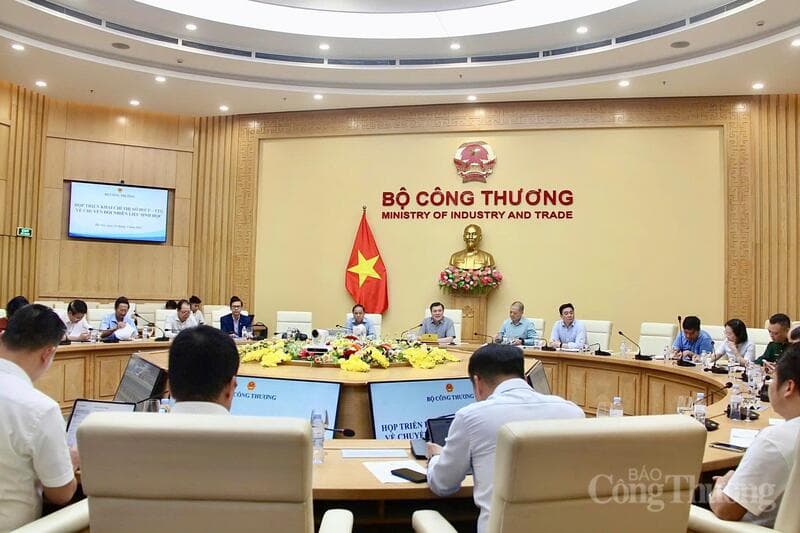 Bộ Công Thương lấy ý kiến về lộ trình chuyển đổi xăng sinh học E10 trong tháng 4