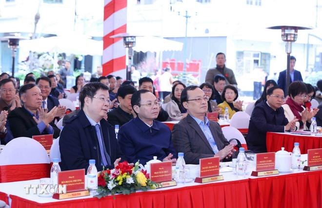 bao-chi-lan-toa-tinh-than-lac-quan-tao-khi-the-quyet-tam-buoc-vao-ky-nguyen-moi