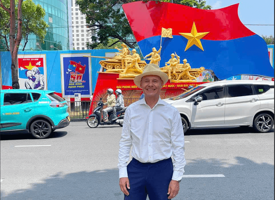 nhung-ngay-thang-tu-lich-su-trong-cam-nhan-cua-cac-nha-ngoai-giao-quoc-te