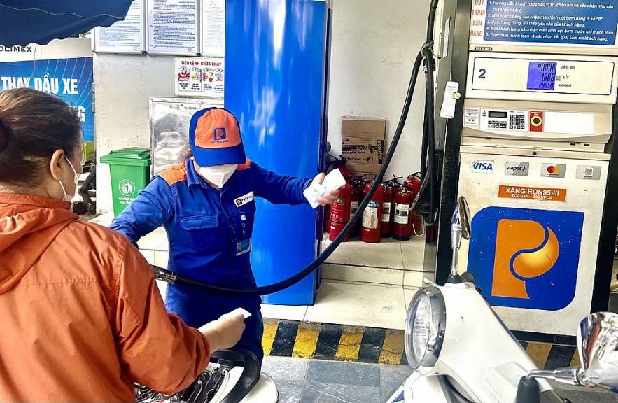 Yêu cầu doanh nghiệp đảm bảo nguồn cung xăng dầu trong dịp nghỉ lễ 30/4-1/5