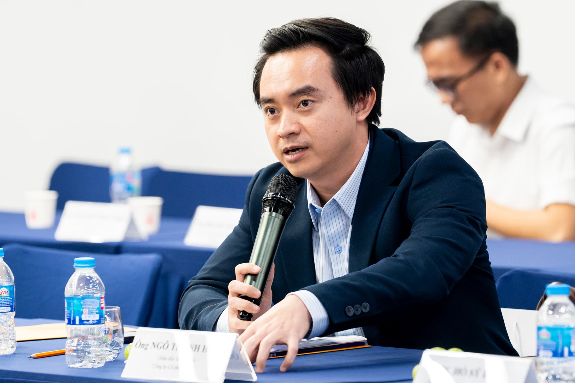 tien-trong-dan-rat-nhieu-lam-sao-chay-vao-cac-quy-dau-tu