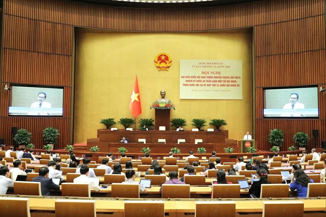 Kỳ họp thứ 10, Quốc hội khóa XV họp tập trung liên tục, làm việc cả đêm để hoàn thành sớm chương trình