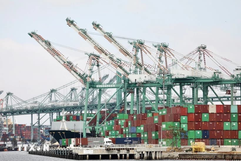 ong-trump-ky-sac-lenh-tang-thue-20-doi-voi-hang-nhap-khau-tu-trung-quoc