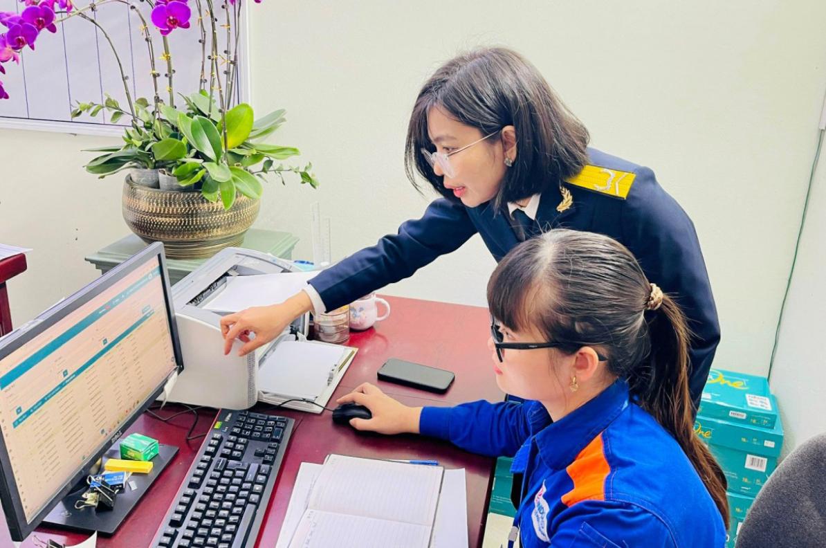 khong-ra-hoa-don-dien-tu-cua-hang-xang-dau-bi-tam-dung-kinh-doanh