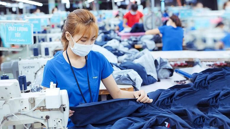 Đơn hàng dồi dào, dệt may dự kiến 'cán đích' xuất khẩu 44 tỷ USD