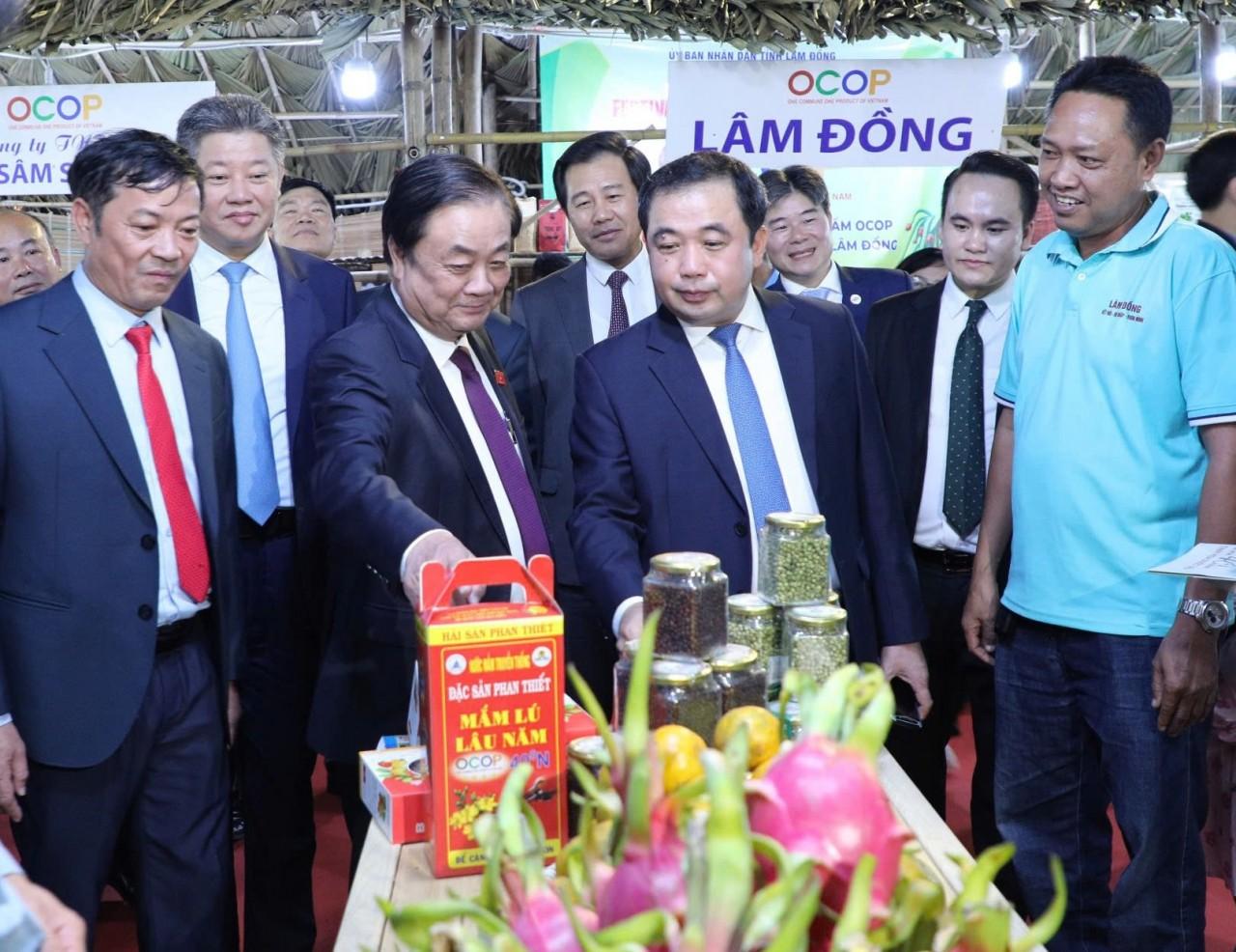 festival-ocop-viet-nam-2025-dua-san-pham-made-in-viet-nam-vuon-tam-the-gioi