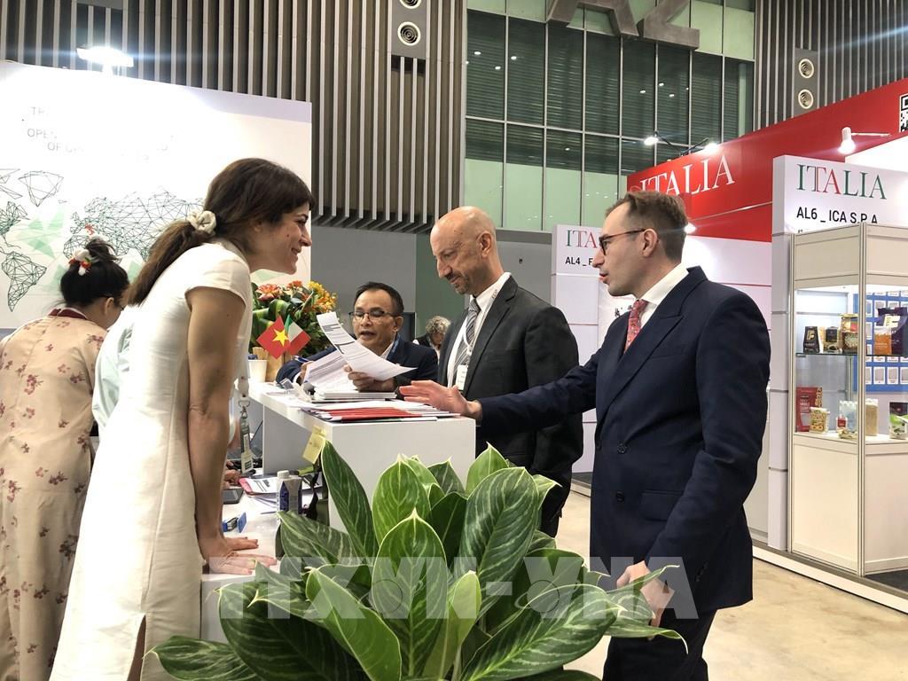 doanh-nghiep-italy-gioi-thieu-giai-phap-dong-goi-bao-bi-than-thien-moi-truong