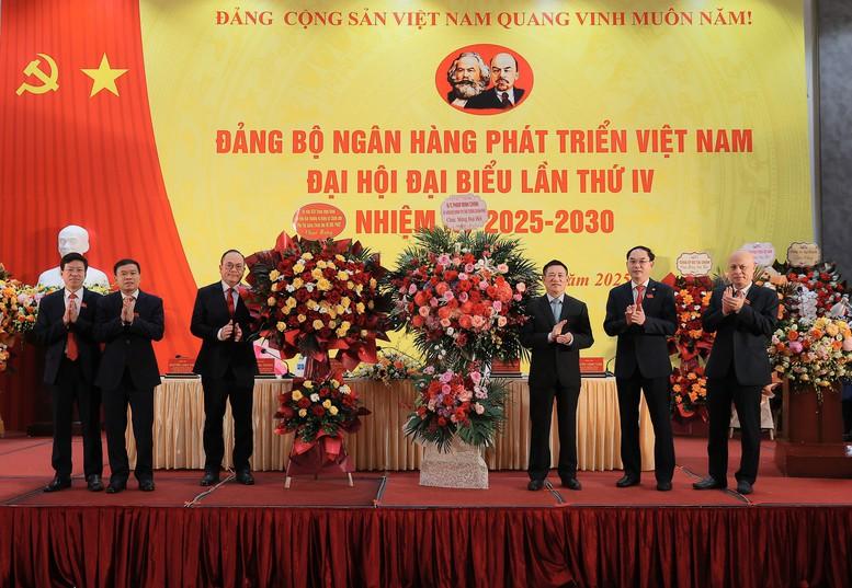vdb-can-lay-khoa-hoc-cong-nghe-tri-thuc-va-nguon-lao-dong-chat-luong-cao-lam-dong-luc-phat-trien