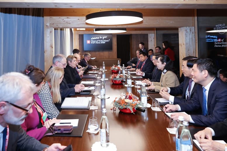 tuyen-bo-ve-nang-tam-quan-he-doi-tac-giua-viet-nam-va-thuy-si