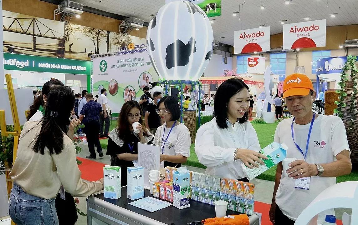 nhieu-hiep-hoi-nganh-hang-kien-nghi-tong-bi-thu-ve-nut-that-cong-bo-san-pham-hang-hoa