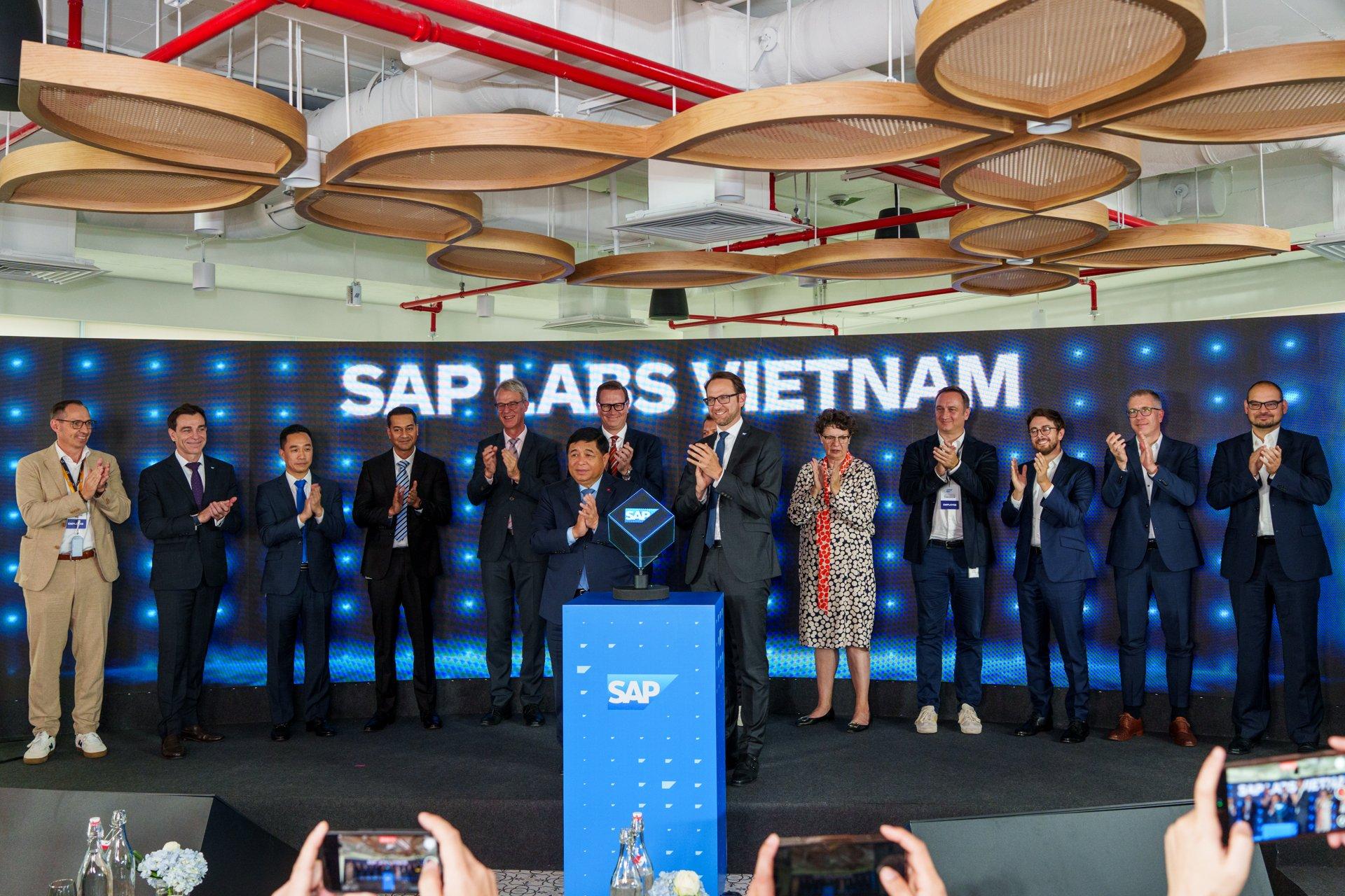 sap-dau-tu-150-trieu-euro-mo-trung-tam-doi-moi-sang-tao-so-tai-viet-nam