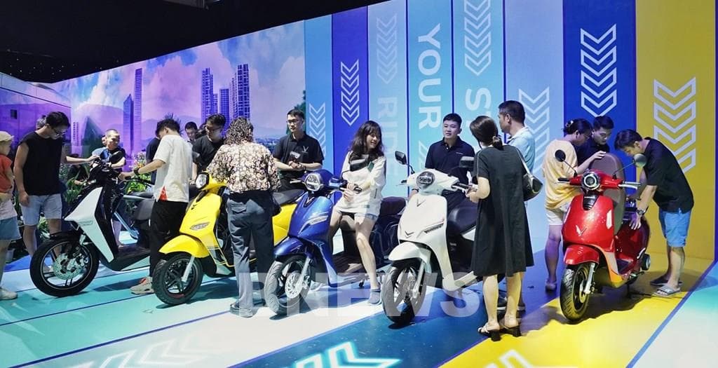 Áp lực giá xăng thúc đẩy tiêu dùng tiết kiệm, giao thông xanh