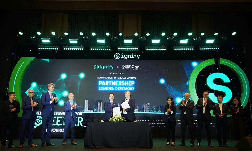 deep-c-hop-tac-signify-phat-trien-ha-tang-chieu-sang-xanh-cho-khu-cong-nghiep