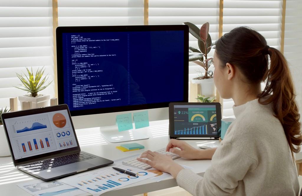 Doanh nghiệp điều chỉnh tăng lương, cạnh tranh nguồn nhân lực