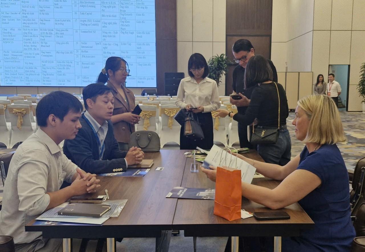 Các doanh nghiệp New Zealand trực tiếp giao thương, tìm kiếm đối tác tại Hội chợ Mùa Thu