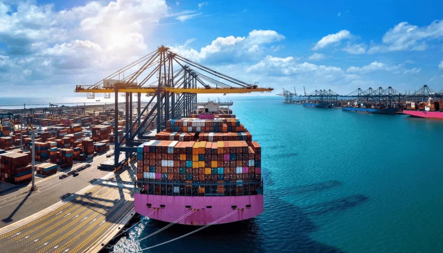 Doanh nghiệp logistics thu lợi nhuận kỷ lục, tiếp tục bỏ vốn lớn mua tàu và xây cảng