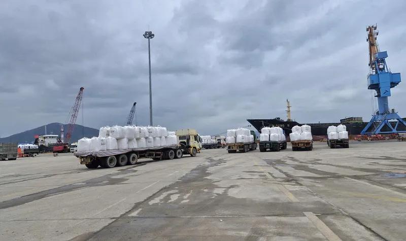 Doanh nghiệp ở Khu kinh tế Vũng Áng thúc đẩy sản xuất sau mưa bão