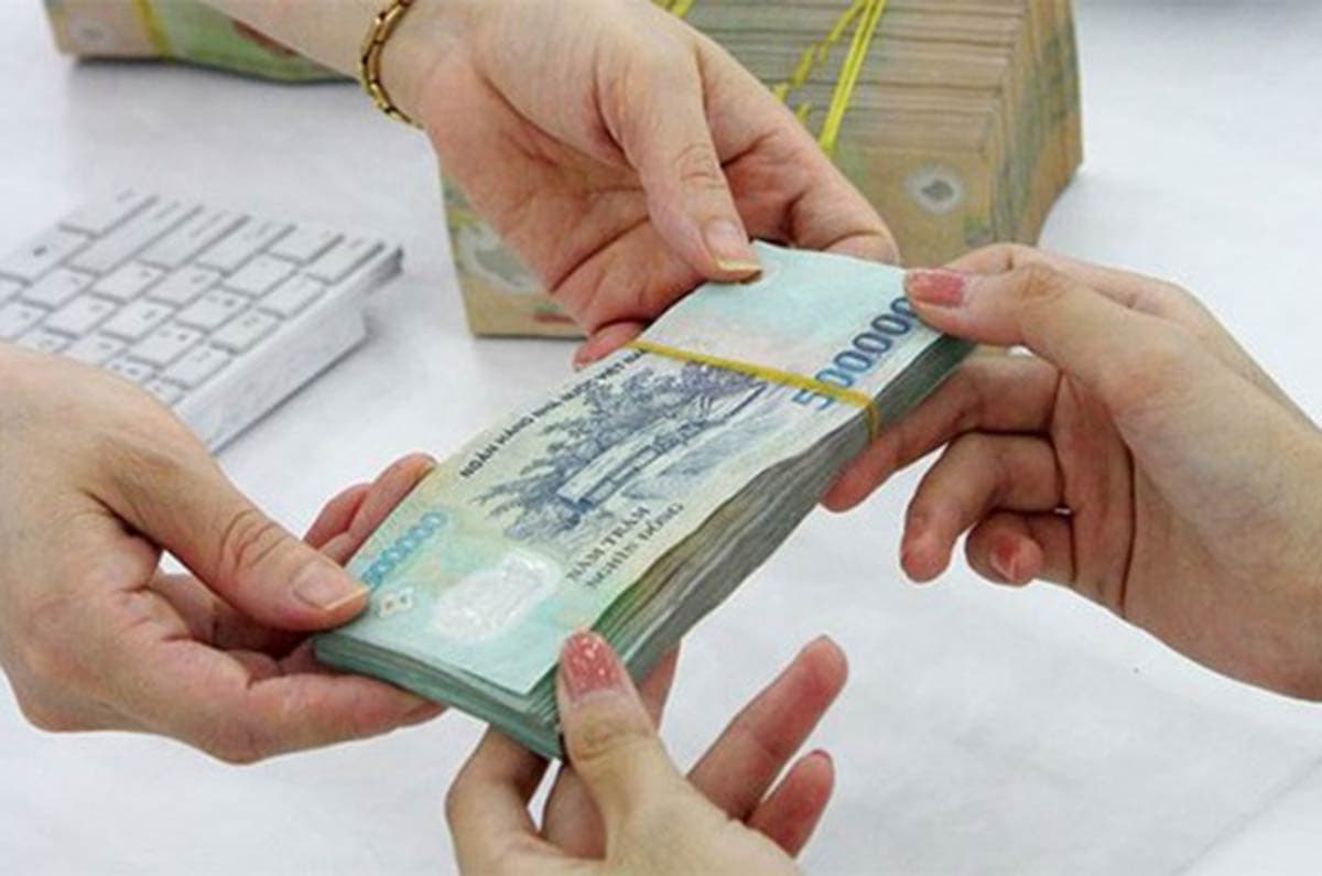 Tiền gửi tiết kiệm lập kỷ lục, NHNN bơm tiền mạnh nhất 2 năm qua