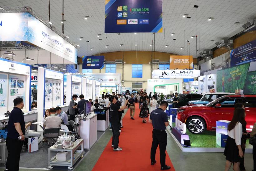 entech-vietnam-2025-bung-no-voi-hang-loat-su-kien-trong-ngay-khai-mac