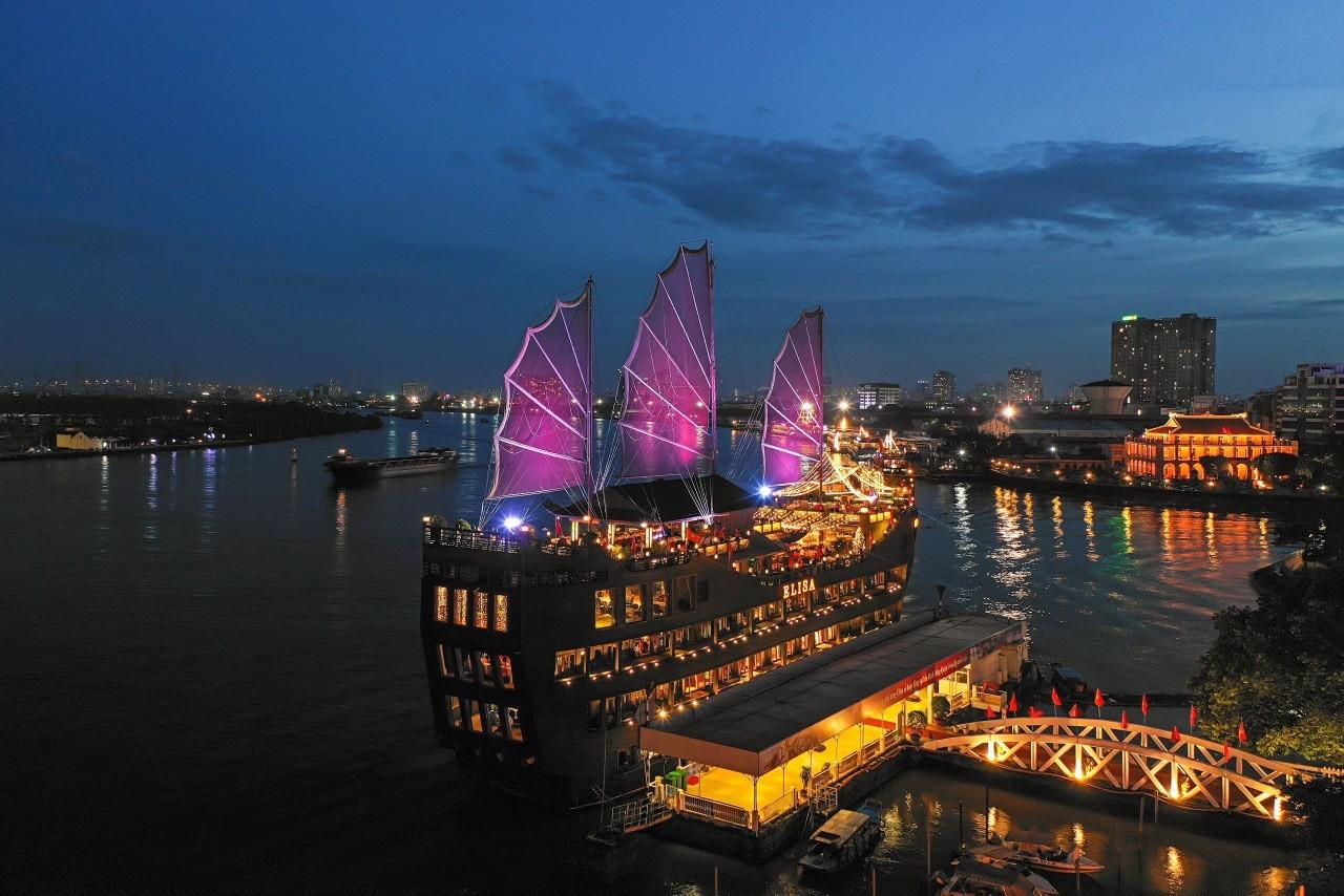 tp-ho-chi-minh-du-lich-phuc-hoi-manh-doanh-thu-10-thang-vuot-200000-ty-dong