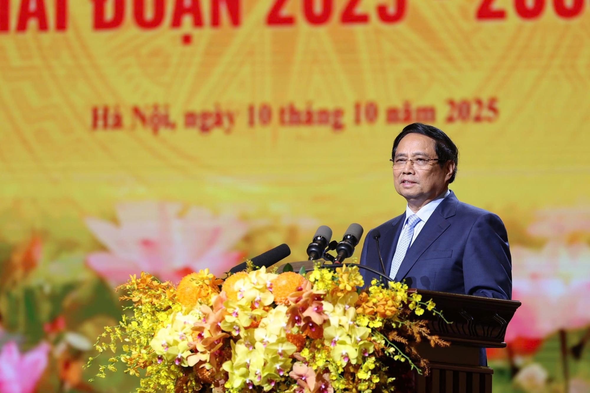 Nhân dân cả nước đang trông chờ vào vai trò dẫn dắt, sứ mệnh tiên phong, kiến tạo phát triển của Thủ đô Hà Nội*