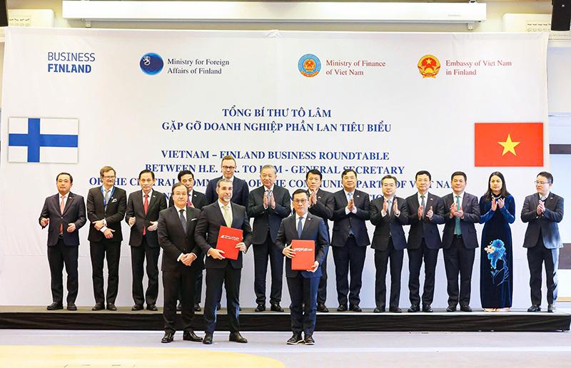 vietjet-va-hoc-vien-hang-khong-airways-aviation-phan-lan-ky-thoa-thuan-phat-trien-nguon-luc-hang-khong