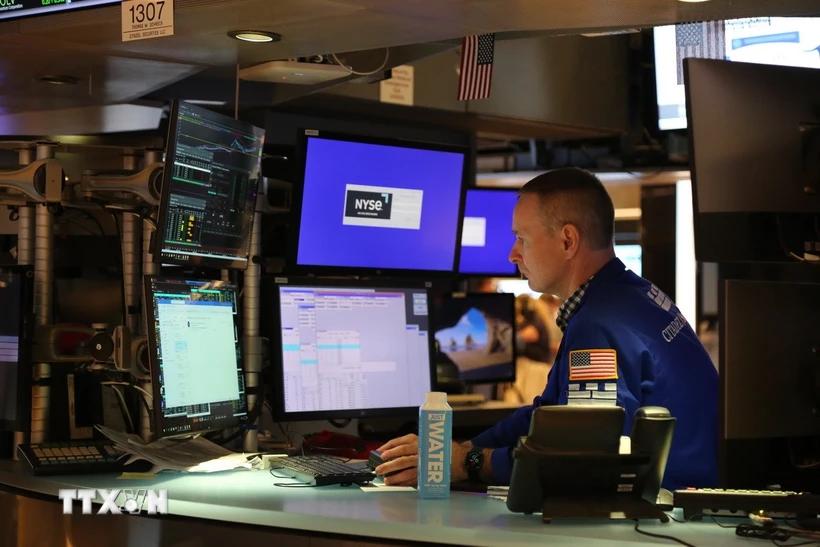 Chứng khoán toàn cầu lao dốc vì thuế ôtô của Mỹ